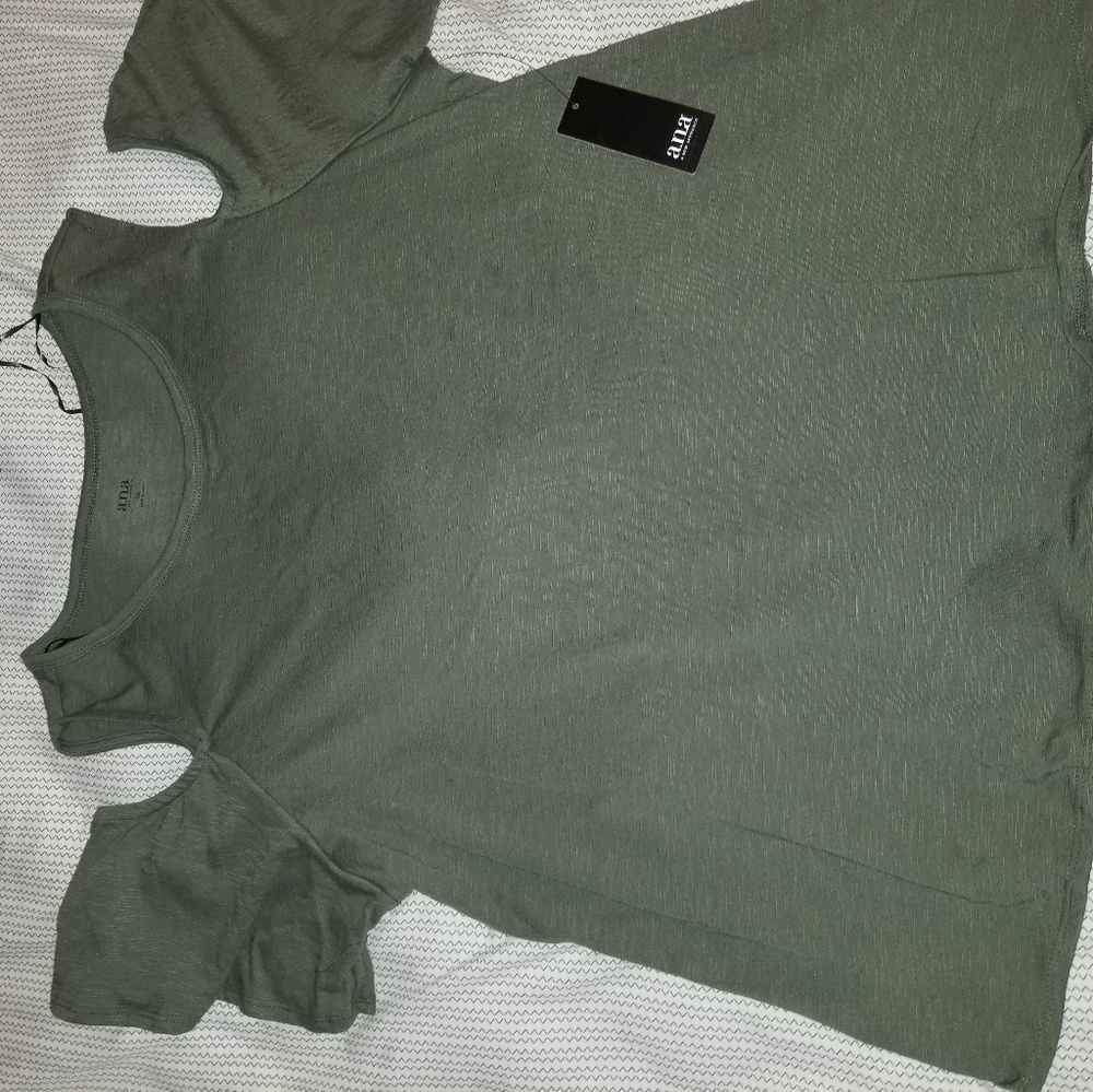 Ana Shoulder cut out tee